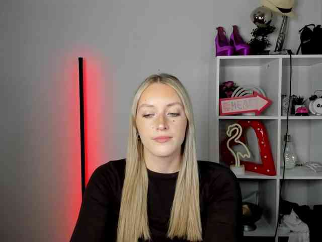 EvelynBlond26