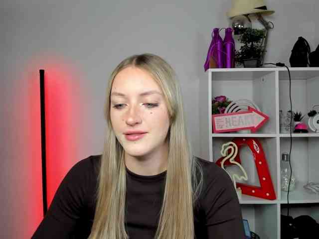 EvelynBlond26