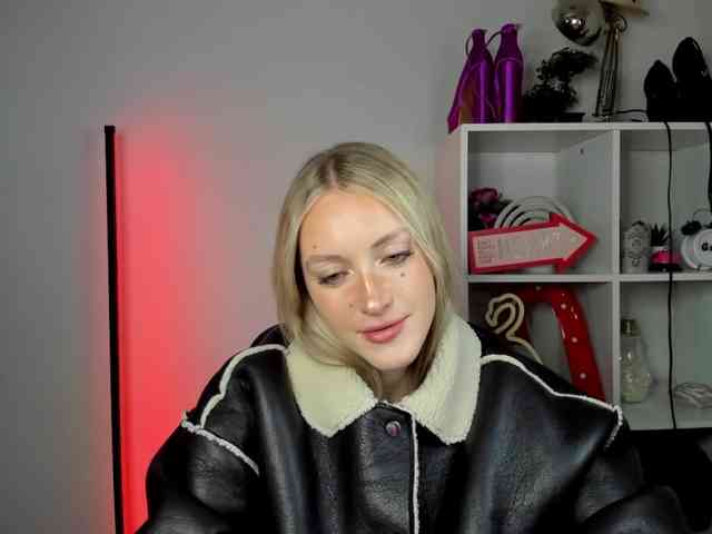 EvelynBlond26