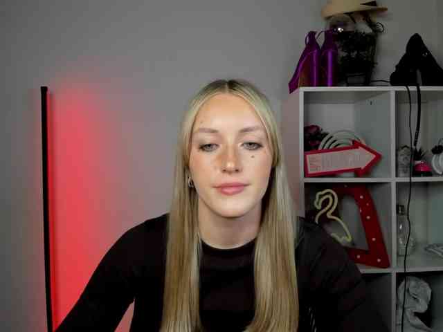 EvelynBlond26
