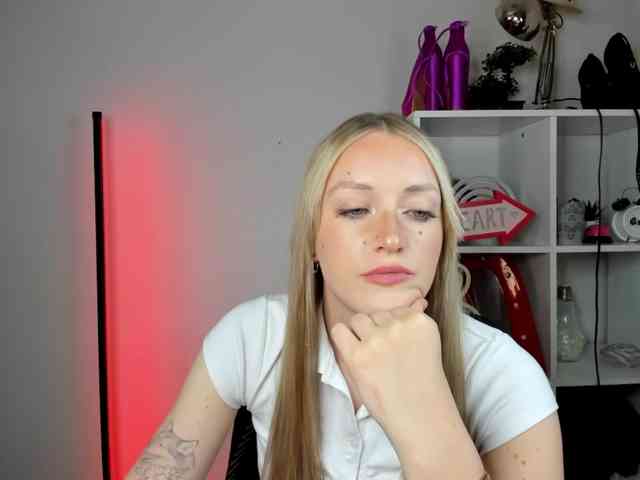 EvelynBlond26