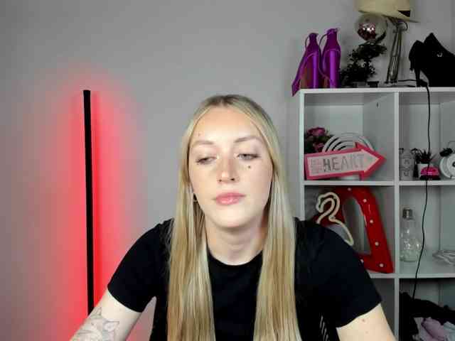 Model: EvelynBlond26