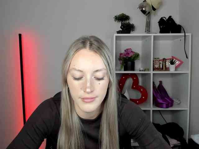 EvelynBlond26 webcam