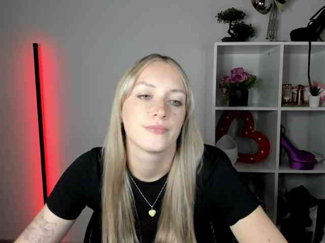 EvelynBlond26