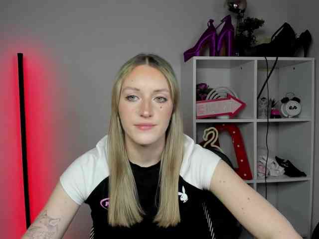EvelynBlond26