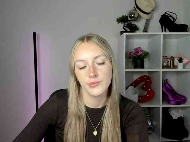EvelynBlond26
