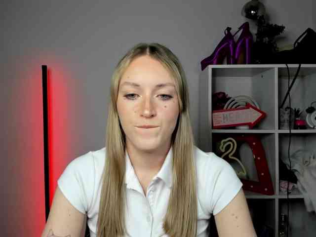 EvelynBlond26