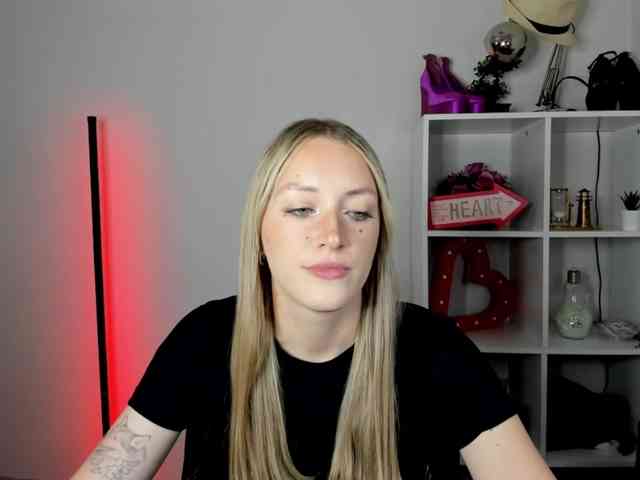 EvelynBlond26