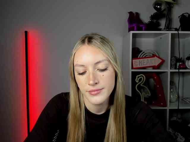 EvelynBlond26