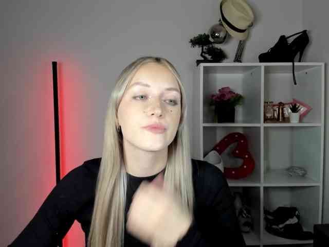 Model: EvelynBlond26