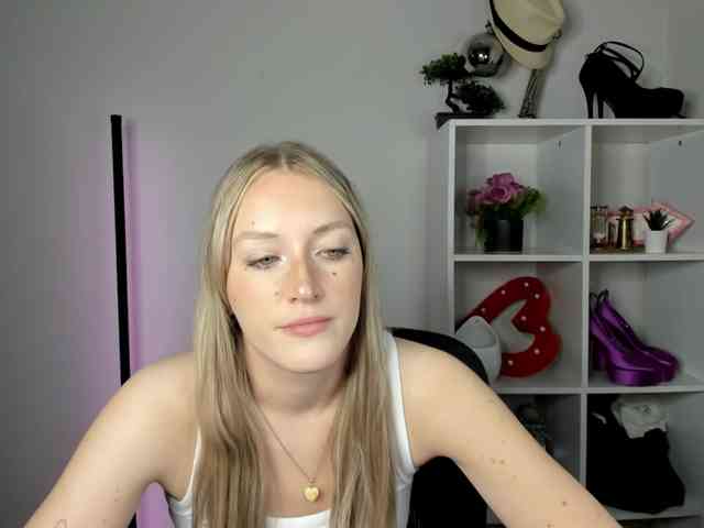 EvelynBlond26