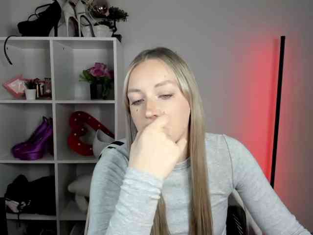 EvelynBlond26