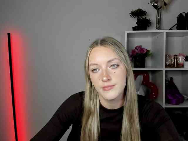 EvelynBlond26
