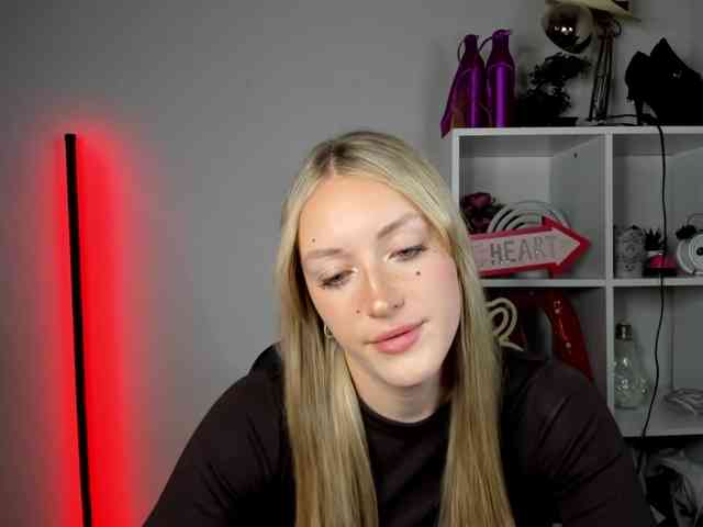 EvelynBlond26