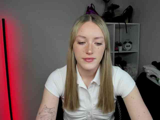 EvelynBlond26