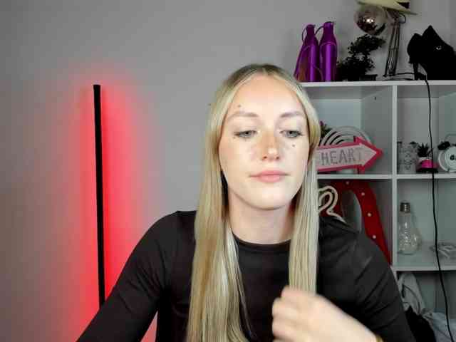 EvelynBlond26