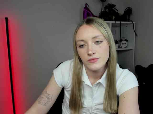 EvelynBlond26