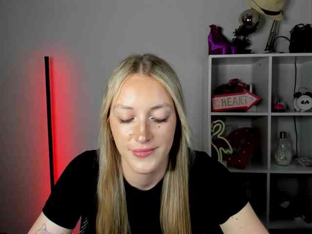 EvelynBlond26