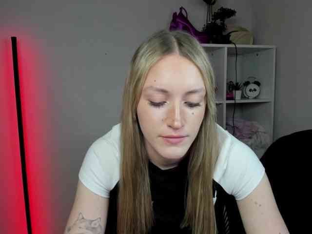 EvelynBlond26