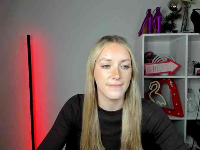 Model: EvelynBlond26