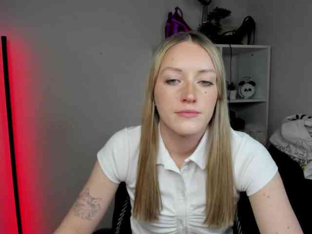 EvelynBlond26