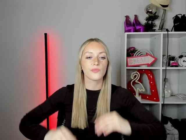 EvelynBlond26
