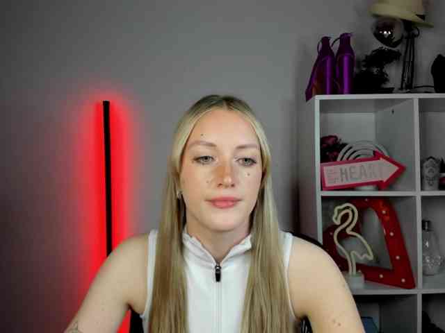 EvelynBlond26