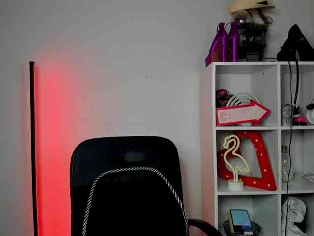 EvelynBlond26 webcam