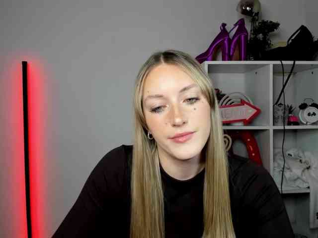 EvelynBlond26