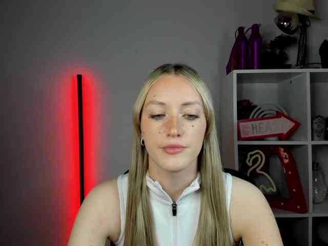 EvelynBlond26