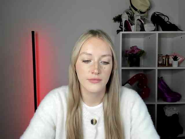 Model: EvelynBlond26