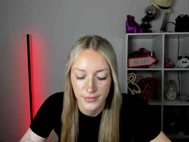 EvelynBlond26