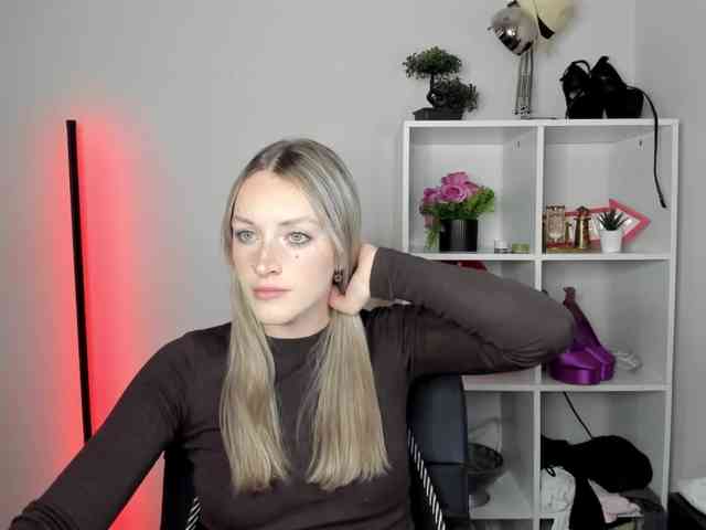 Model: EvelynBlond26