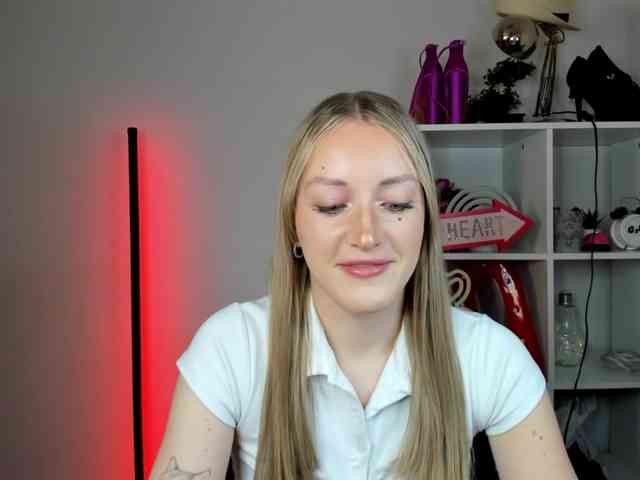 EvelynBlond26