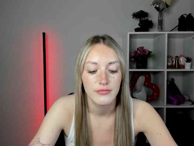 Model: EvelynBlond26