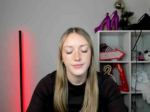 EvelynBlond26