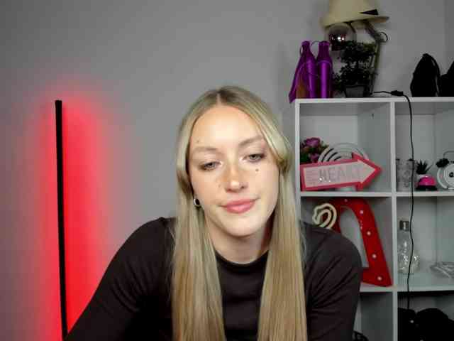 Model: EvelynBlond26