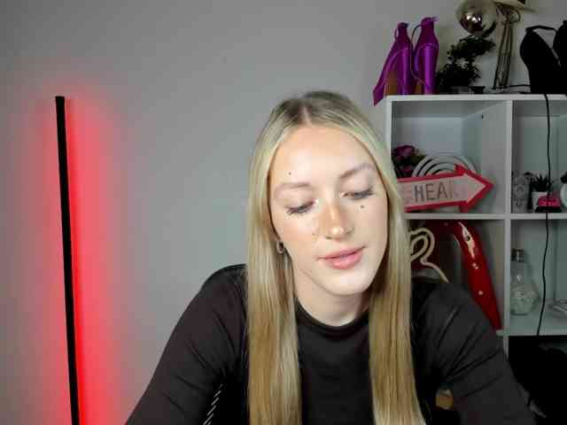 EvelynBlond26