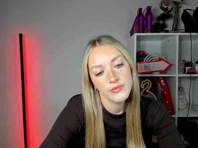 EvelynBlond26