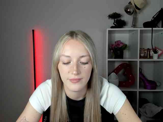Model: EvelynBlond26