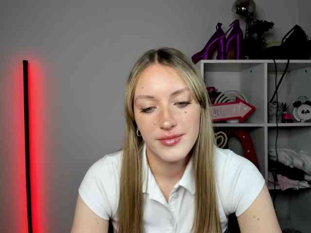 EvelynBlond26