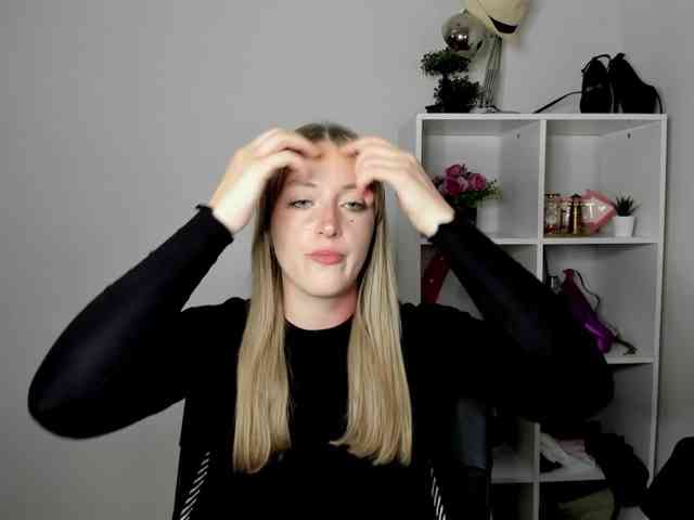 EvelynBlond26 webcam
