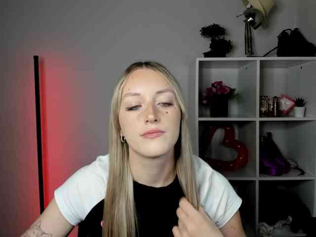 EvelynBlond26