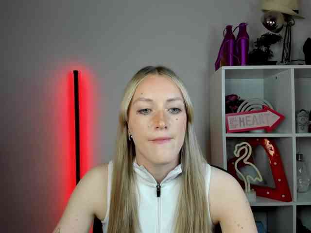 EvelynBlond26