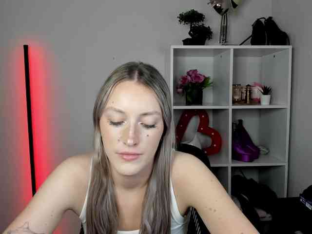 EvelynBlond26