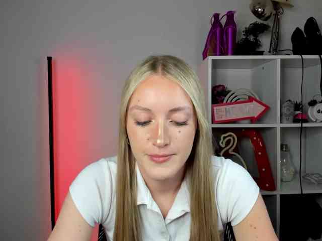 EvelynBlond26