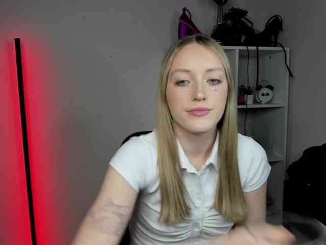 EvelynBlond26