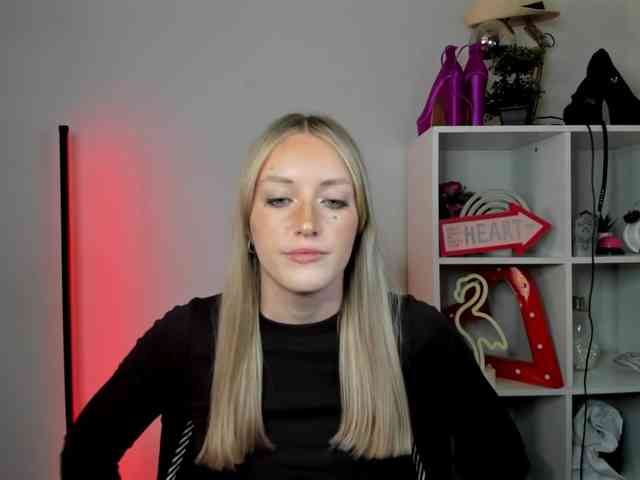 EvelynBlond26