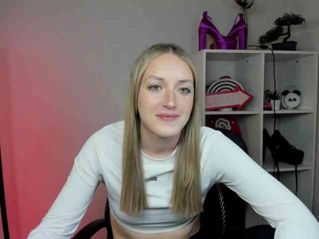 EvelynBlond26