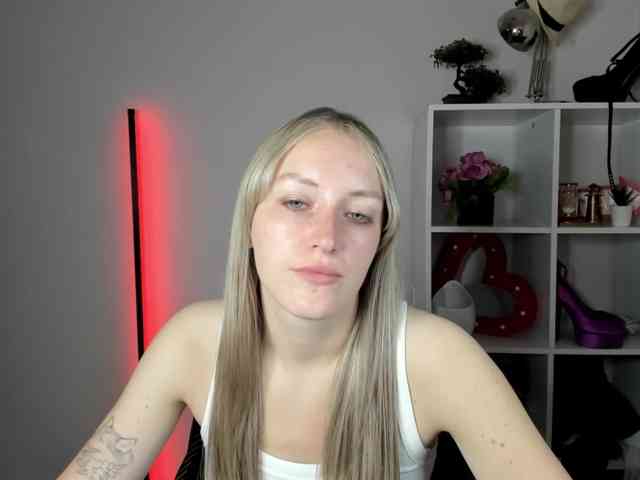 EvelynBlond26
